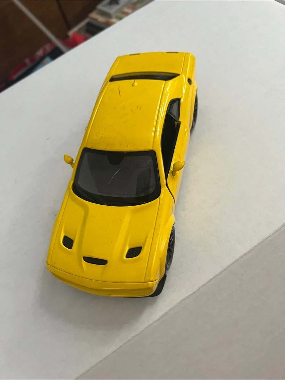 2018 Dodge Challenger SRT Hellcat Widebody Diecast  1:24 Yellow Motormax